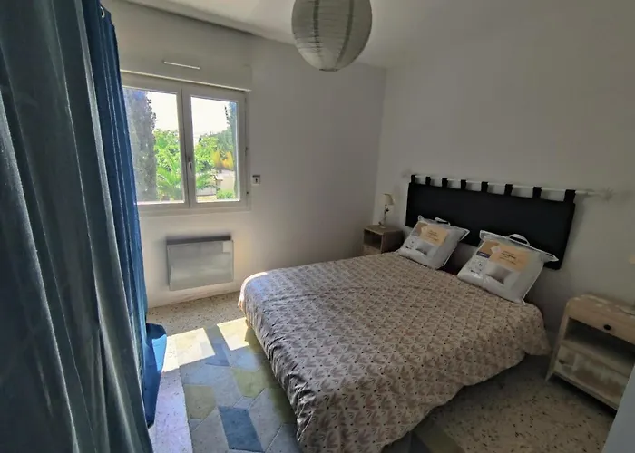 Prázdninový dům Maison Climatisee Pour Vous Seul Avec Piscine Et Jardin *
