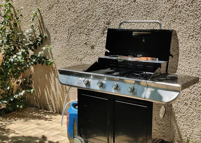 Prázdninový dům Maison Climatisee Pour Vous Seul Avec Piscine Et Jardin *